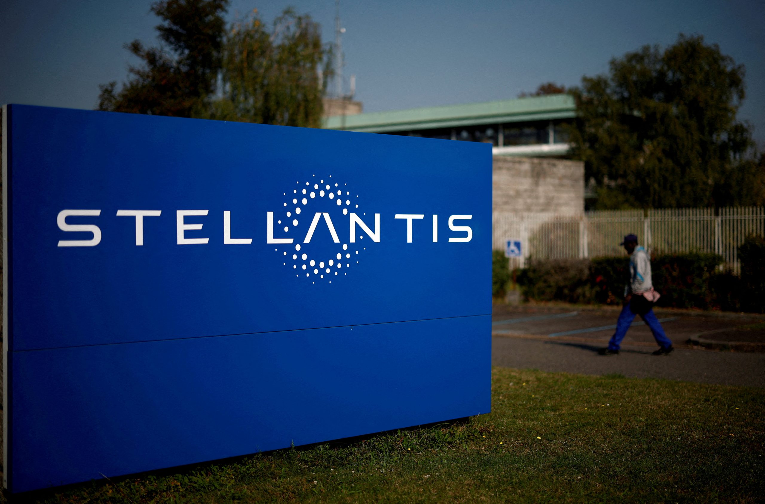 Stellantis and CATL Partner for $4.33 Billion EV Battery Plant in Spain 